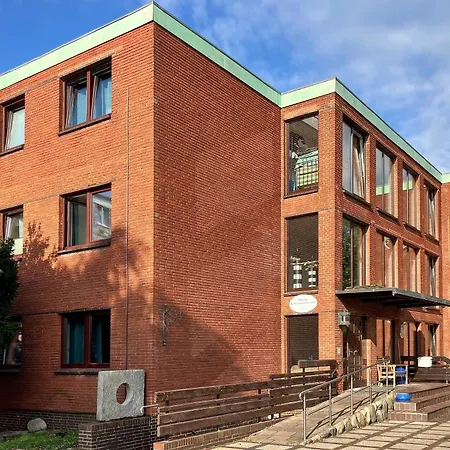Fischerhuus Am Suedstrand 01 *